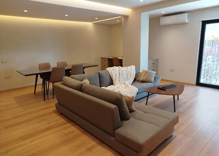 Sunhill Spacious 2 Bedroom Luxury Apartment Tirana