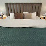 Sunhill Spacious 2 Bedroom Luxury Apartament Tirana