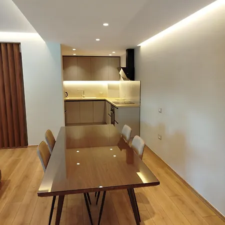 Sunhill Spacious 2 Bedroom Luxury * טיראנה