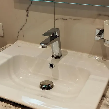 Sunhill Spacious 2 Bedroom Luxury דירה טיראנה