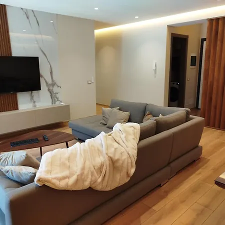 Sunhill Spacious 2 Bedroom Luxury טיראנה