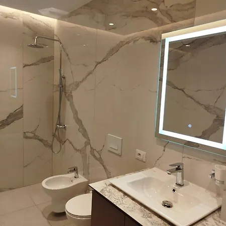 דירה Sunhill Spacious 2 Bedroom Luxury טיראנה