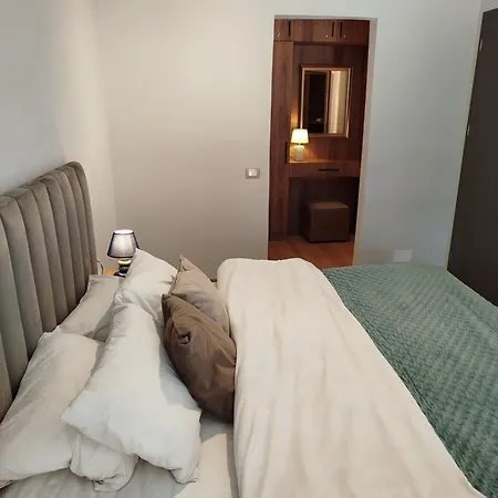 Sunhill Spacious 2 Bedroom Luxury טיראנה