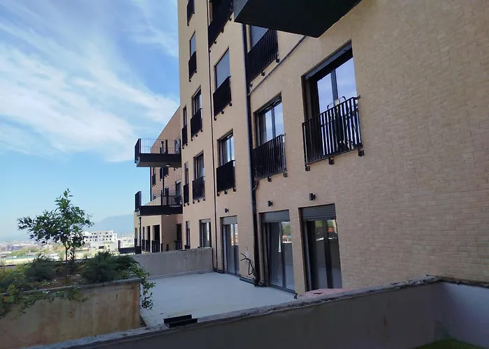 Sunhill Spacious 2 Bedroom Luxury Apartmán Tirana